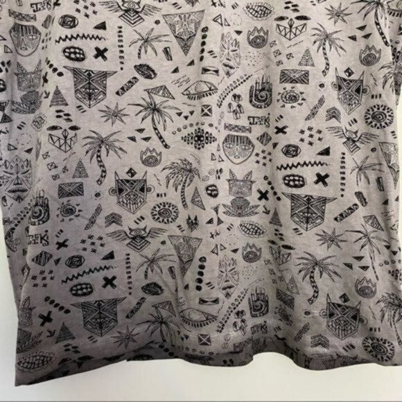 MEDICINE Mens Tribal Aztec print Ombré dyed Grey and black Cotton tee Sz M NWOT - Picture 8 of 13